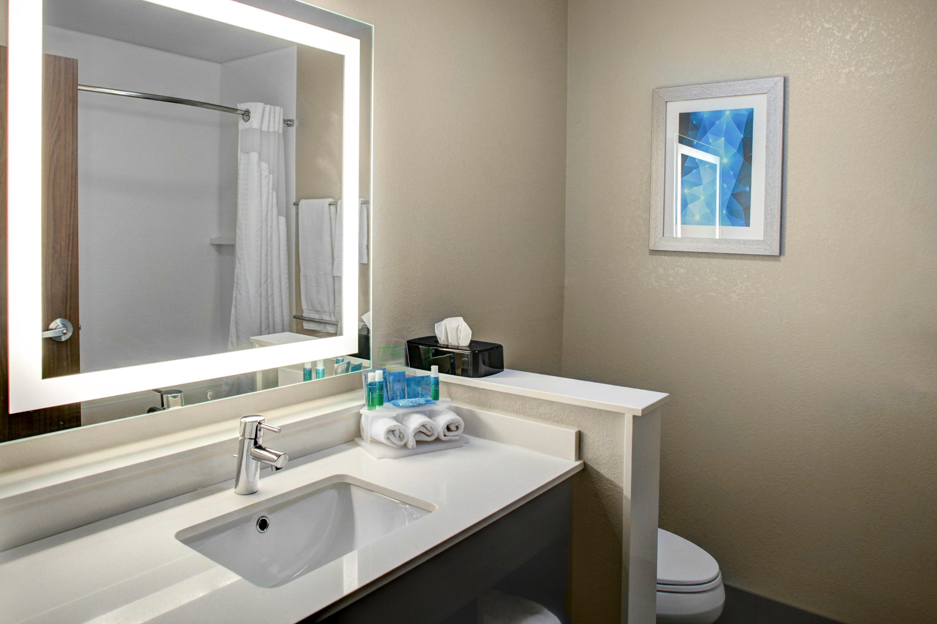 Holiday Inn Express & Suites Coldwater By Ihg Exterior foto