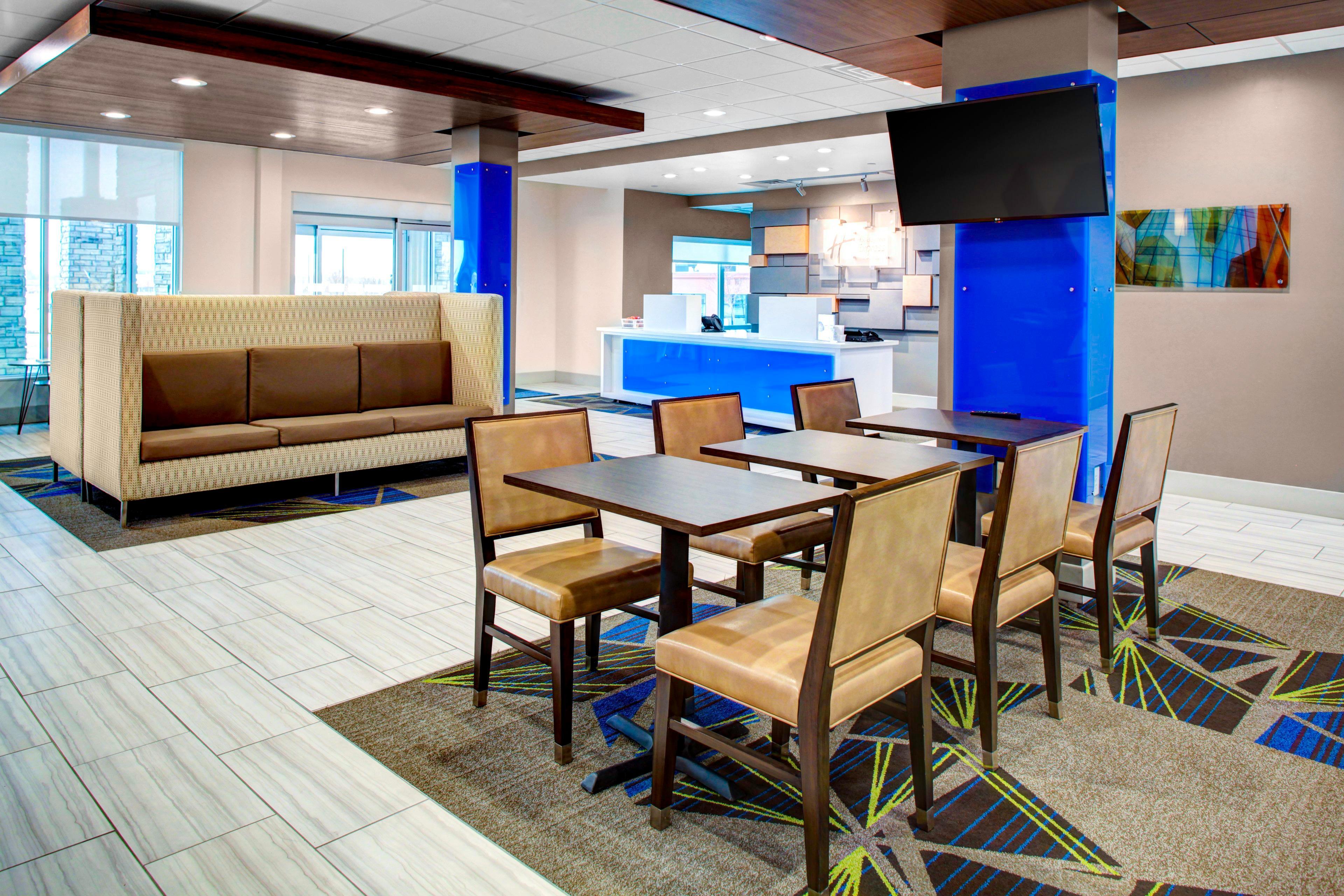 Holiday Inn Express & Suites Coldwater By Ihg Exterior foto