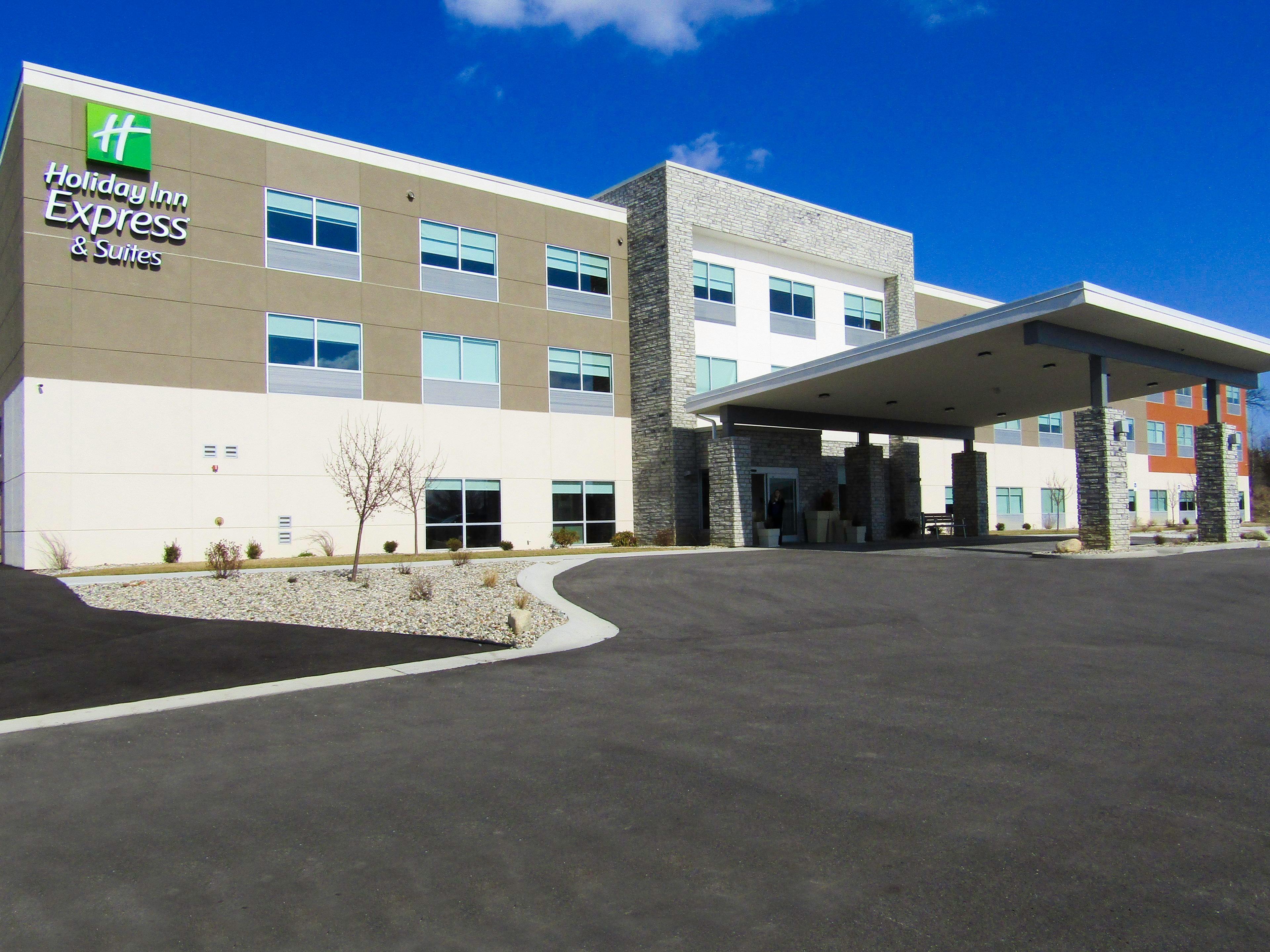 Holiday Inn Express & Suites Coldwater By Ihg Exterior foto